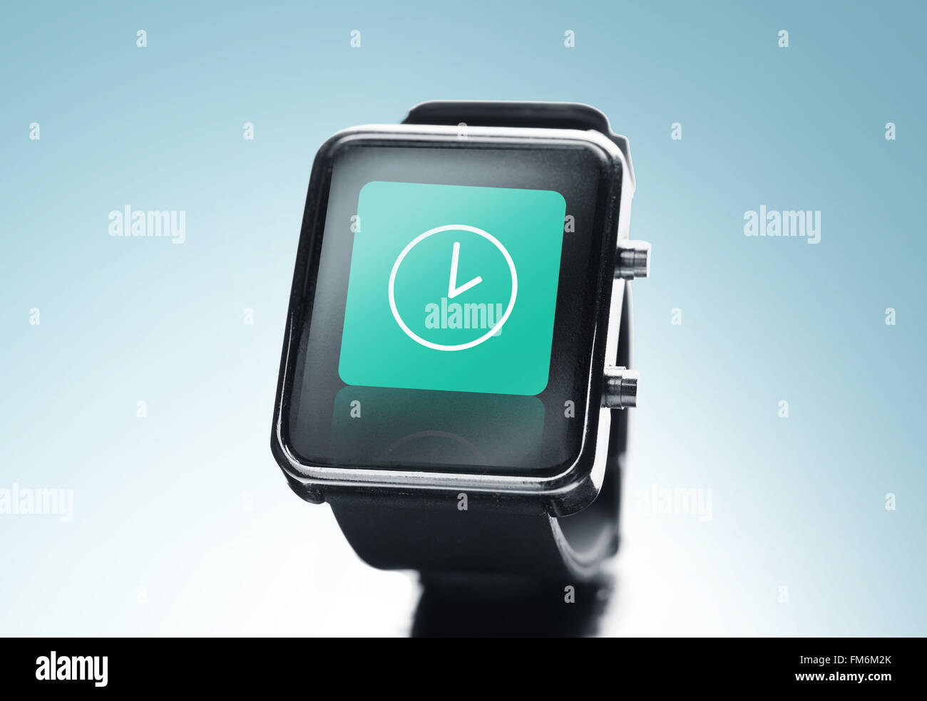 Close up di nero smart guarda con icona di un orologio Foto Stock