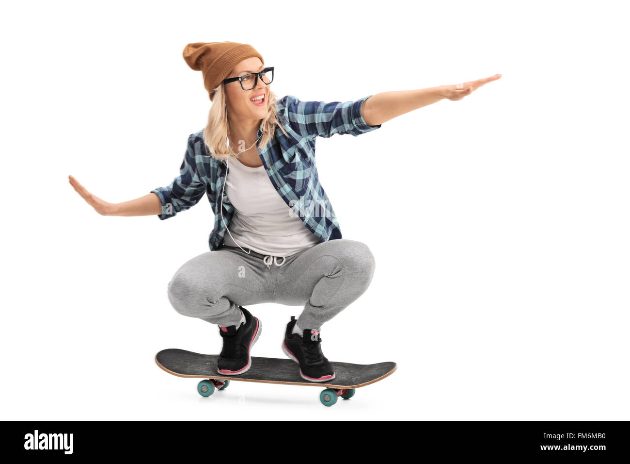 Cool skater girl riding uno skateboard isolati su sfondo bianco Foto stock  - Alamy
