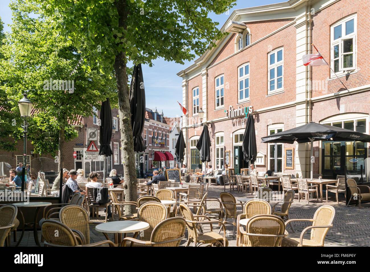 Ristorante esterno e terrazze dei bar sulla piazza Groenmarkt in Amersfoort, Paesi Bassi Foto Stock