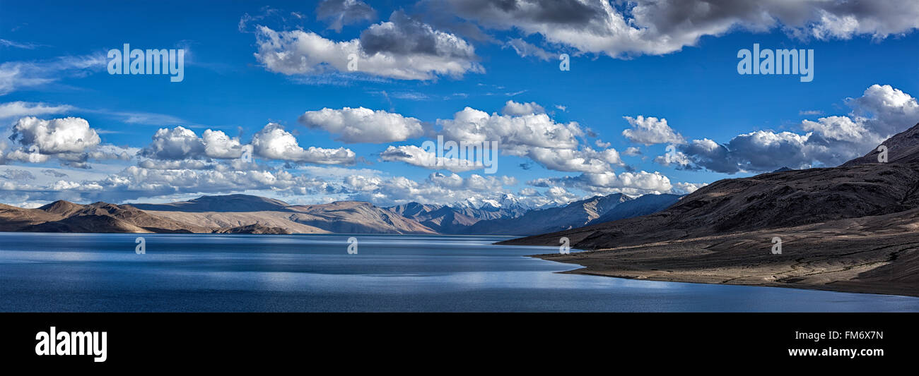 Il lago di Tso Moriri in Himalaya. Ladakh, India Foto Stock