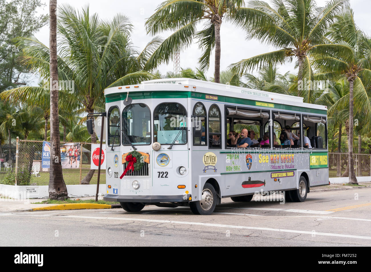 Hop on Hop off Gita turistica della città di carrello su strada bianca, Key West, Florida Keys, STATI UNITI D'AMERICA Foto Stock