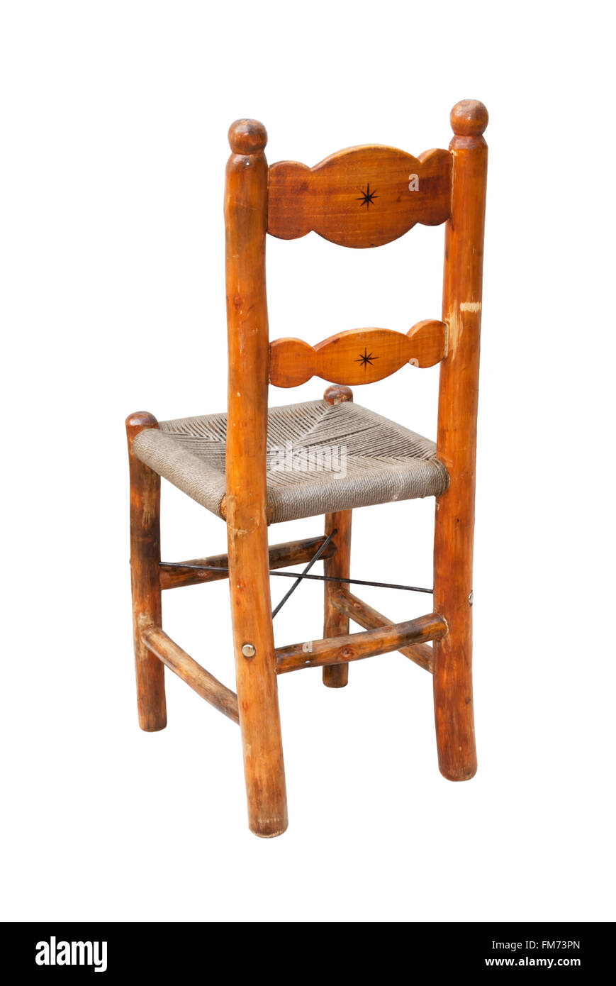 Legno sedia da pranzo in stile rustico isolato su sfondo bianco Foto Stock