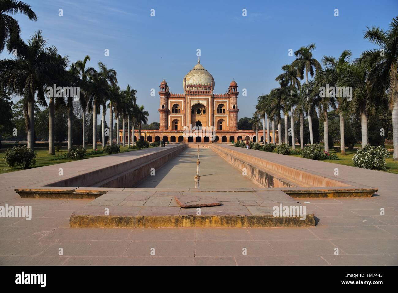 Safdarjung il sepolcro è una pietra arenaria e mausoleo di marmo in New Delhi, India. È stato costruito da Nawab Shuja-ud-Daulah. Foto Stock