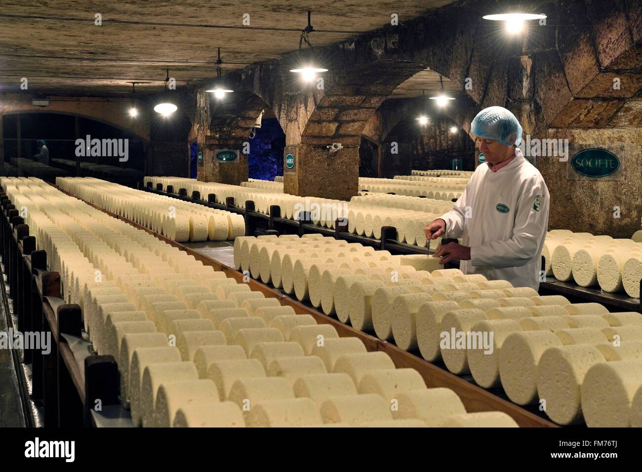 Francia, Lozère, Causses e Cévennes, Mediterraneo agro pastorale del paesaggio culturale, sono classificati come patrimonio mondiale dall' UNESCO, il Parco Naturale Regionale dei Grands Causses (Parc Naturel Regional des Grands Causses), il roquefort sur Soulzon, cantine di formaggio Roquefort Brand Azienda Foto Stock