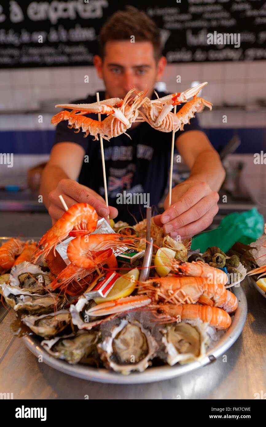 Francia, Gironde, Bassin d'Arcachon, Cap Ferret, Chez Edouard, ristorante oyster, piatto di frutti di mare Foto Stock