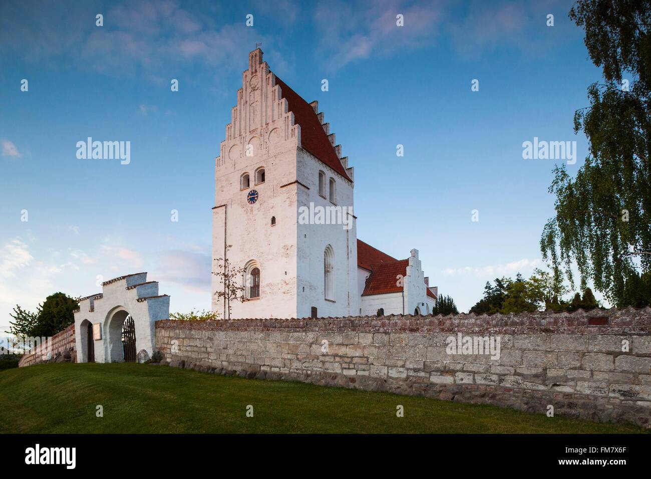 Danimarca, Mon, Elmelunde, Elmelunde Kirke Chiesa, XI secolo, esterna Foto Stock