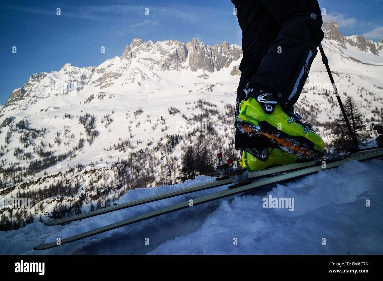 Francia, Hautes Alpes, Claree Valley, Nevache, l'alta valle, Partenza del raid di sci Foto Stock