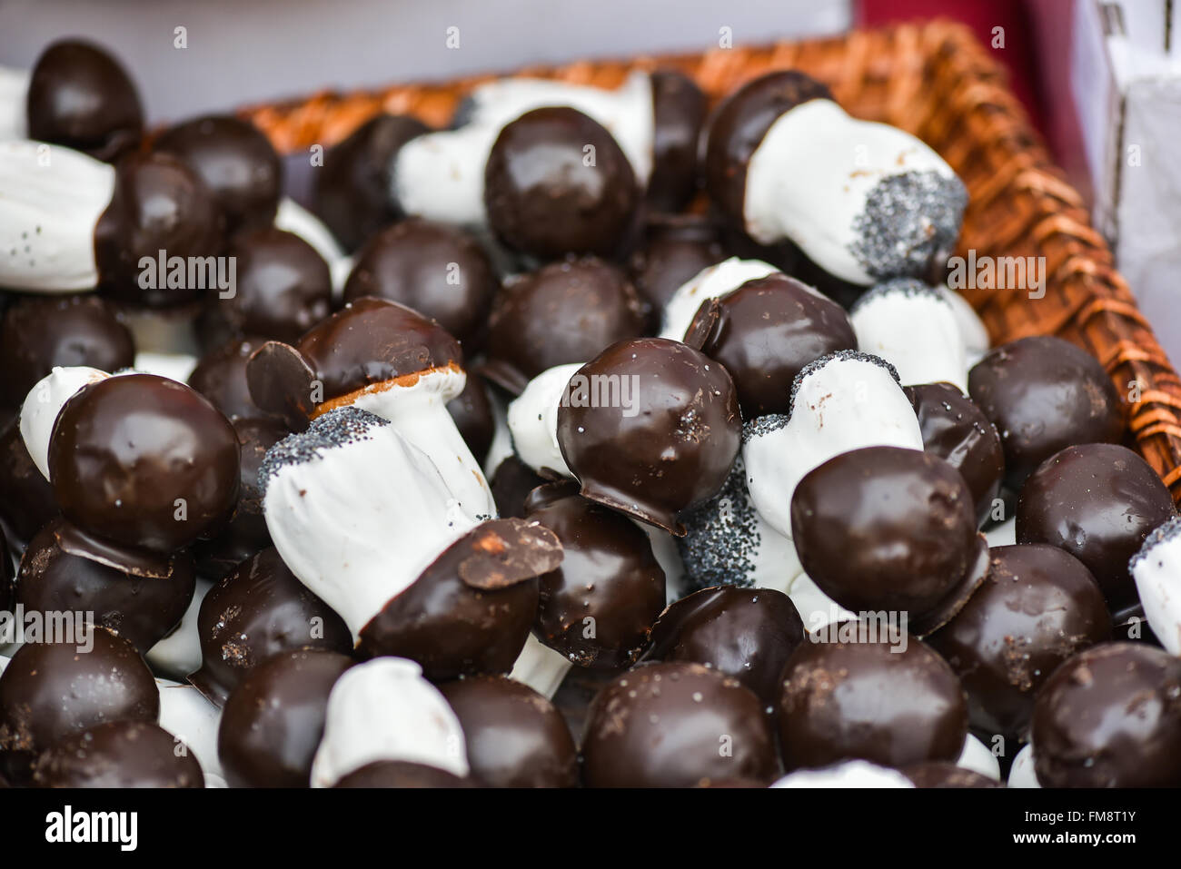 In casa a forma di testa di fungo cookies nel settore dell'artigianato mart Foto Stock