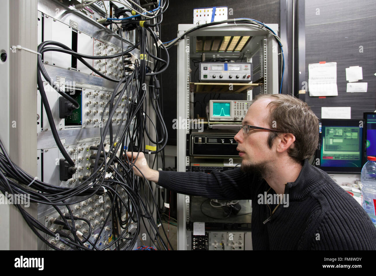 La configurazione sperimentale in un laboratorio laser presso l'Istituto di Fisica Sperimentale a Dusseldorf, Germania Foto Stock