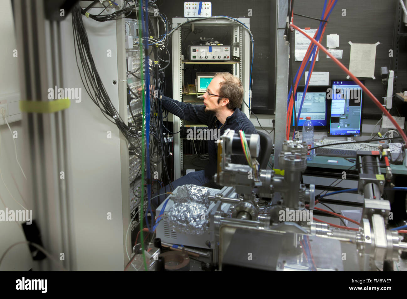 La configurazione sperimentale in un laboratorio laser presso l'Istituto di Fisica Sperimentale a Dusseldorf, Germania Foto Stock