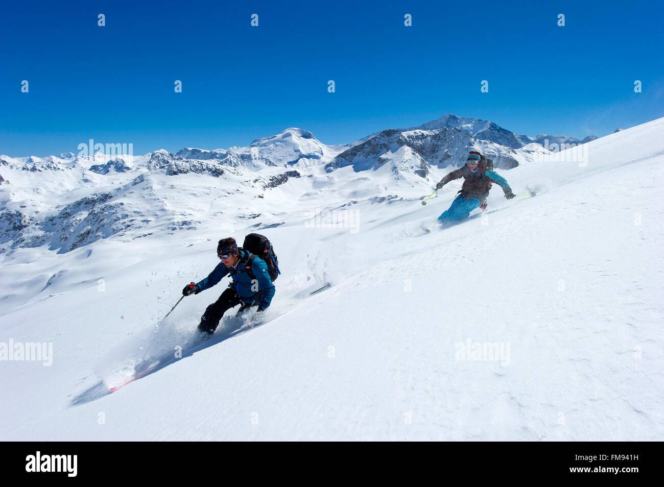 Francia, Savoie, Tarentaise e la Vanoise, La Plagne, andando giù per il lago La Plagne, sullo sfondo la Grande Motte e la Grande Casse Foto Stock