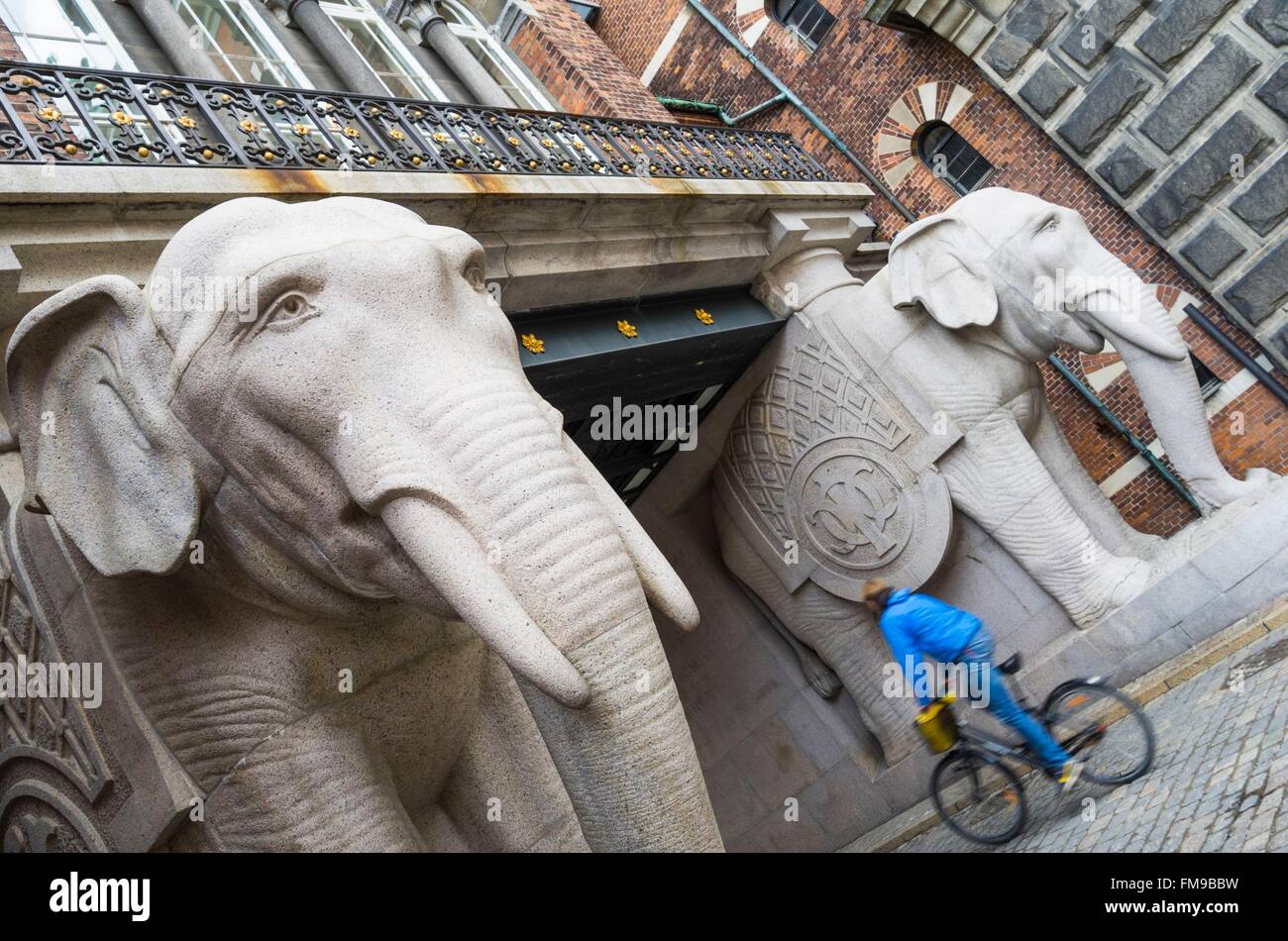 La Danimarca, la Zelanda, Copenaghen, Vesterbro, la vecchia fabbrica di birra Carlsberg, edificio di elefante Foto Stock