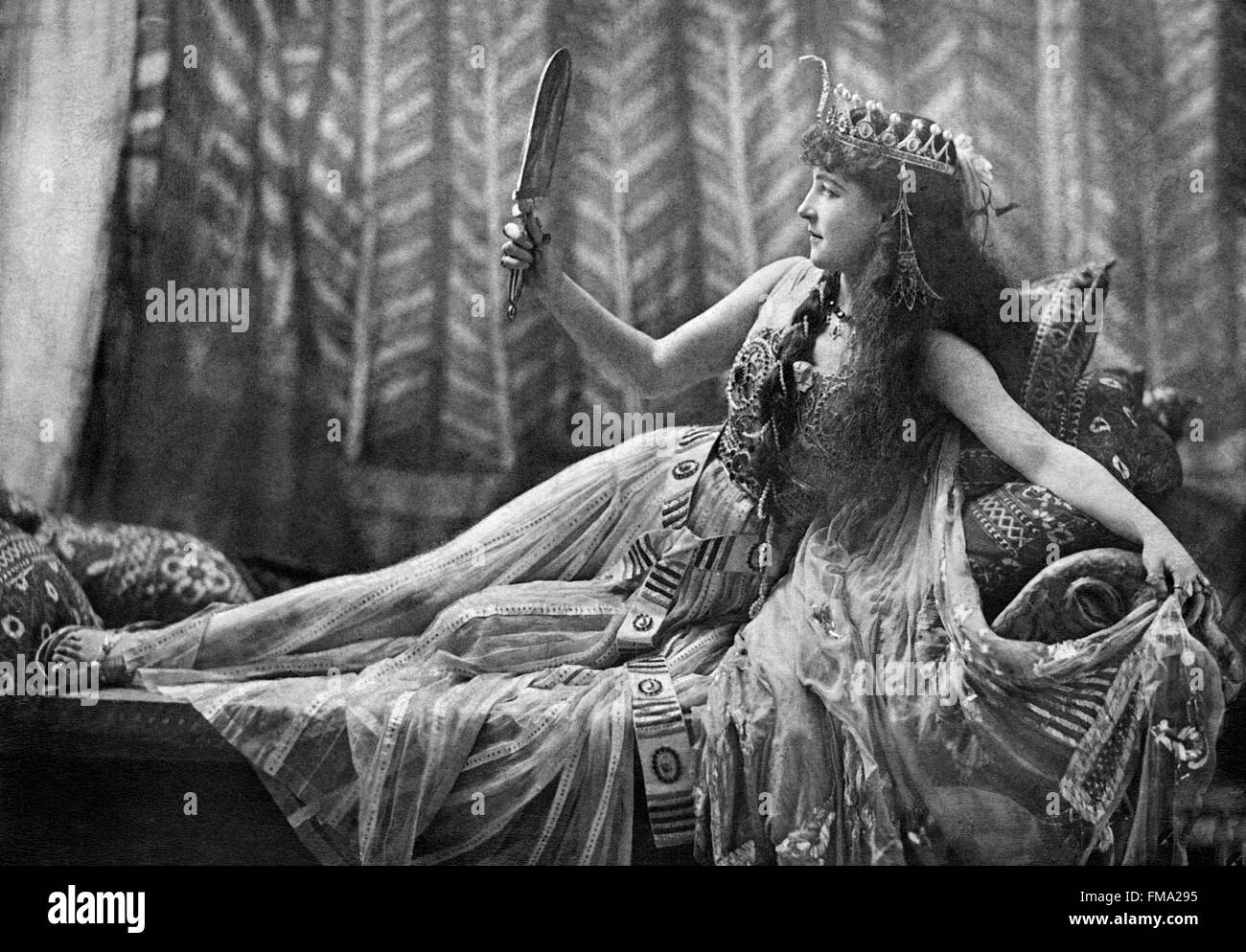 Lillie Langtry come Cleopatra, 1891. Foto Stock