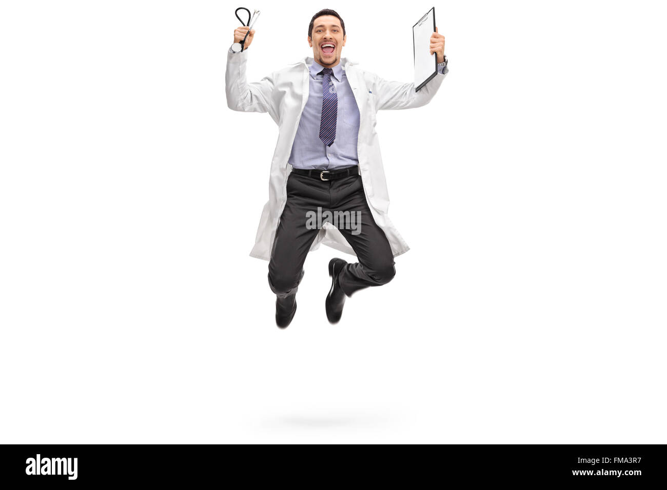 A piena lunghezza Ritratto di una giovane medico salta fuori di gioia isolati su sfondo bianco Foto Stock
