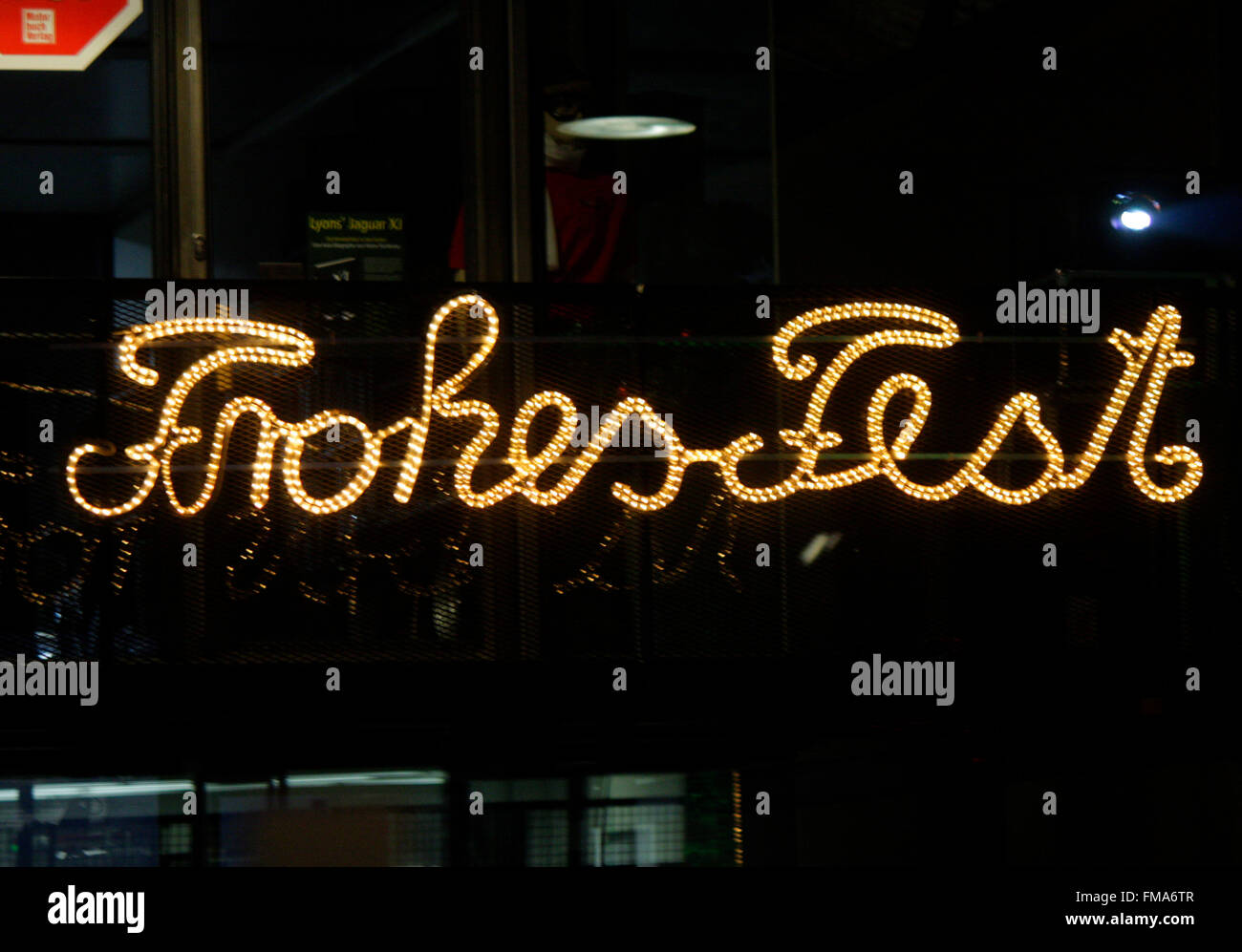 Weihnachtsdekoration: 'Frohes Fest', Dezember 2013, Berlino. Foto Stock