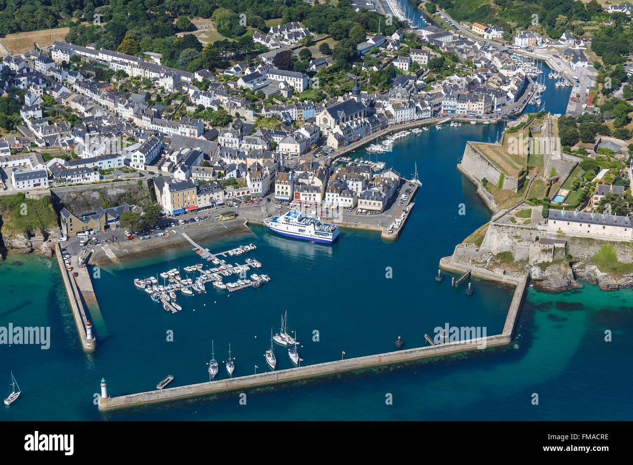 Francia, Morbihan, Belle Ile, Le Palais, la città, il porto e la Cittadella (vista aerea) Foto Stock