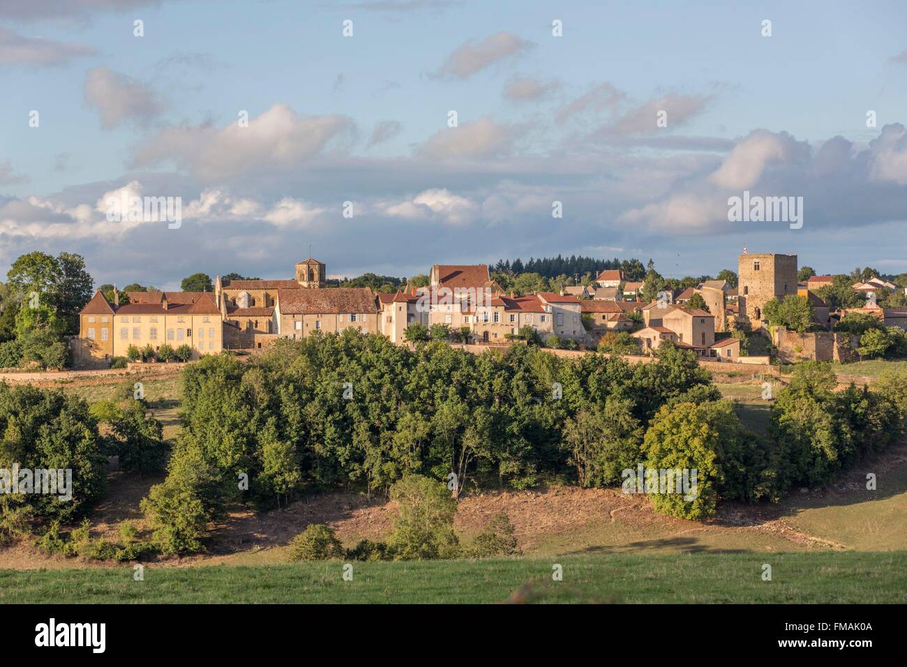 Francia, Saône et Loire, Semur en Brionnais, etichettati Les Plus Beaux Villages de France (i più bei villaggi di Francia) Foto Stock