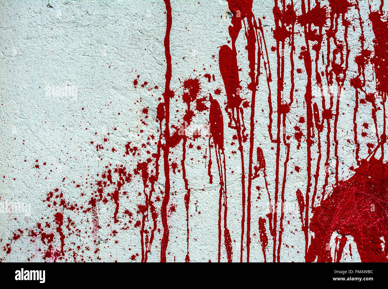 Il sangue sul muro bianco texture Foto Stock