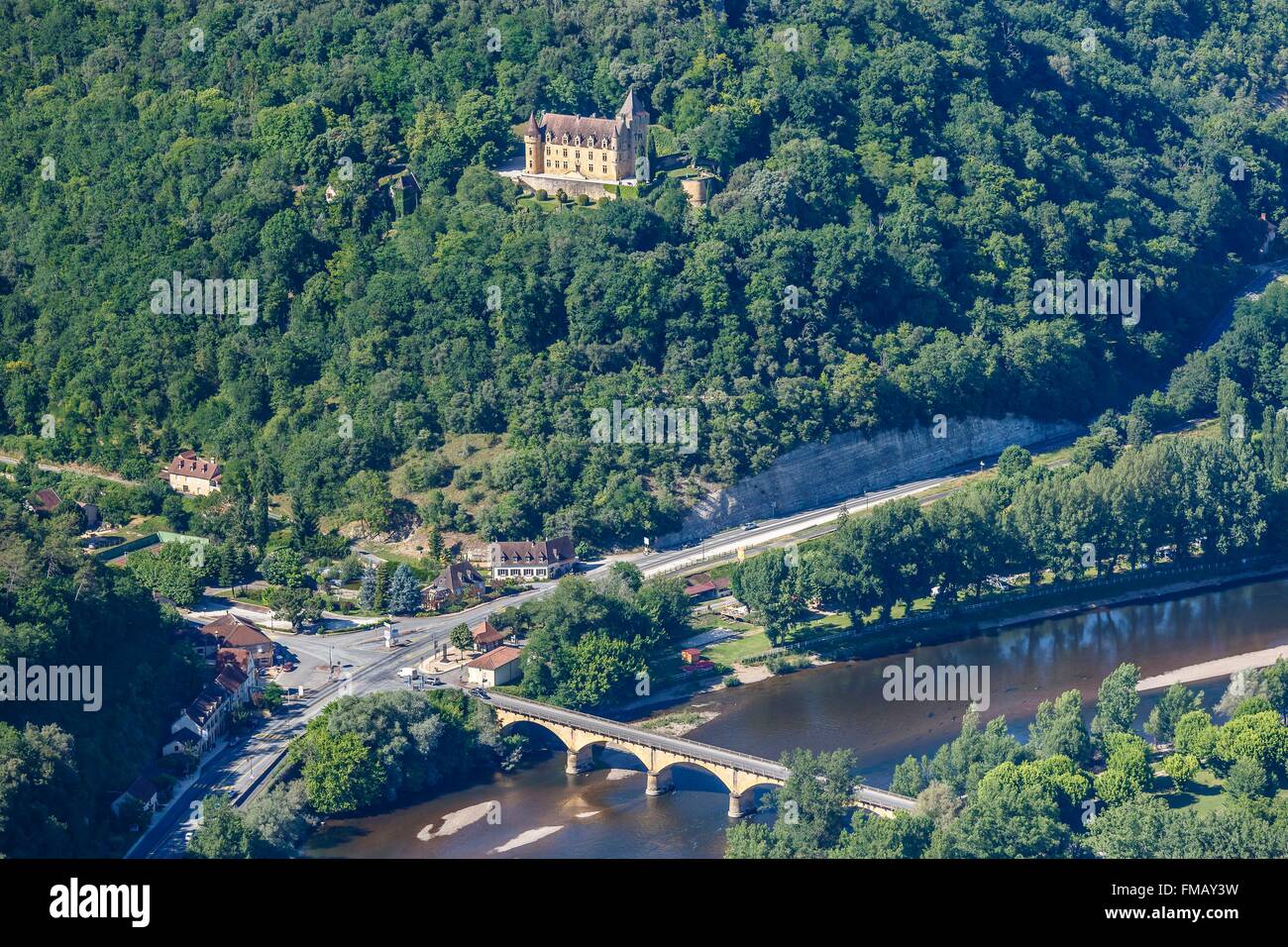 Francia, Dordogne, Carlux, Rouffilac castello e la Dordogna (vue aérienne) Foto Stock