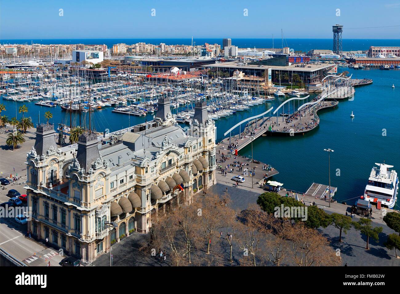 In Spagna, in Catalogna, Barcellona, vista panoramica di Port Vell, il Porto Vecchio e il quartiere della Barceloneta Foto Stock