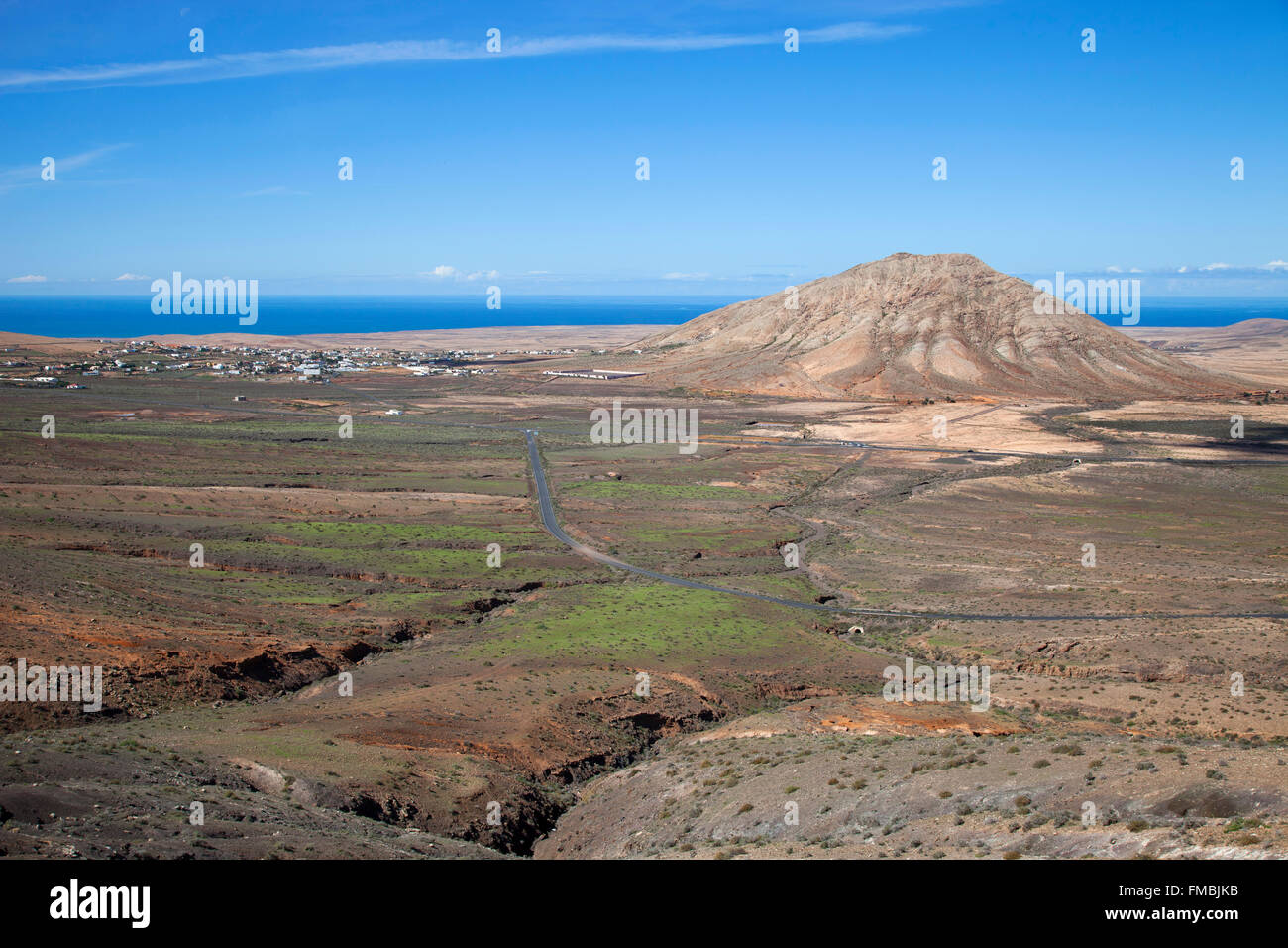 Villaggio Tindaya e montagna, isola di Fuerteventura, arcipelago delle Canarie, Spagna, Europa Foto Stock
