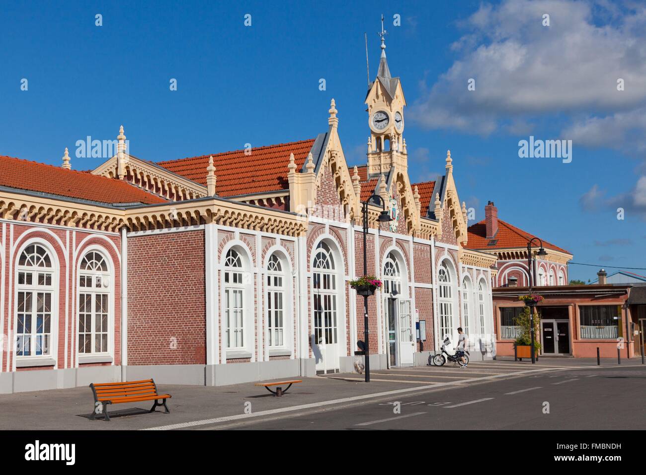 Francia, Somme, Abbeville, Abbeville stazione regionale di stile il mare è costruita attorno a un telaio in legno con mattoni rossi impiallacciato Foto Stock