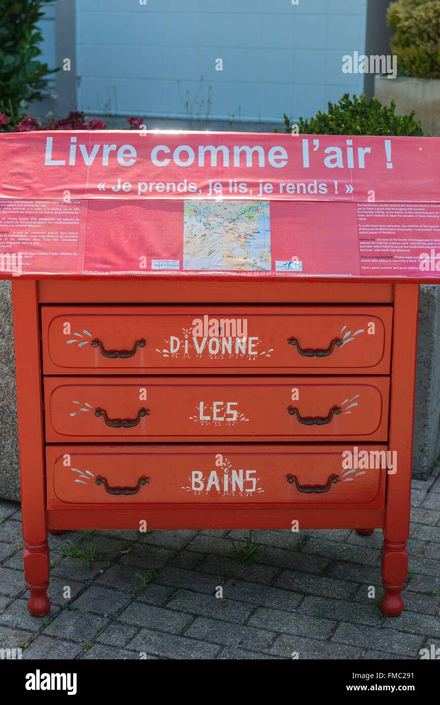 Francia, Ain, Pays de Gex, Divonne Les Bains, Livres comme l'aria, self service librerie di strada Foto Stock