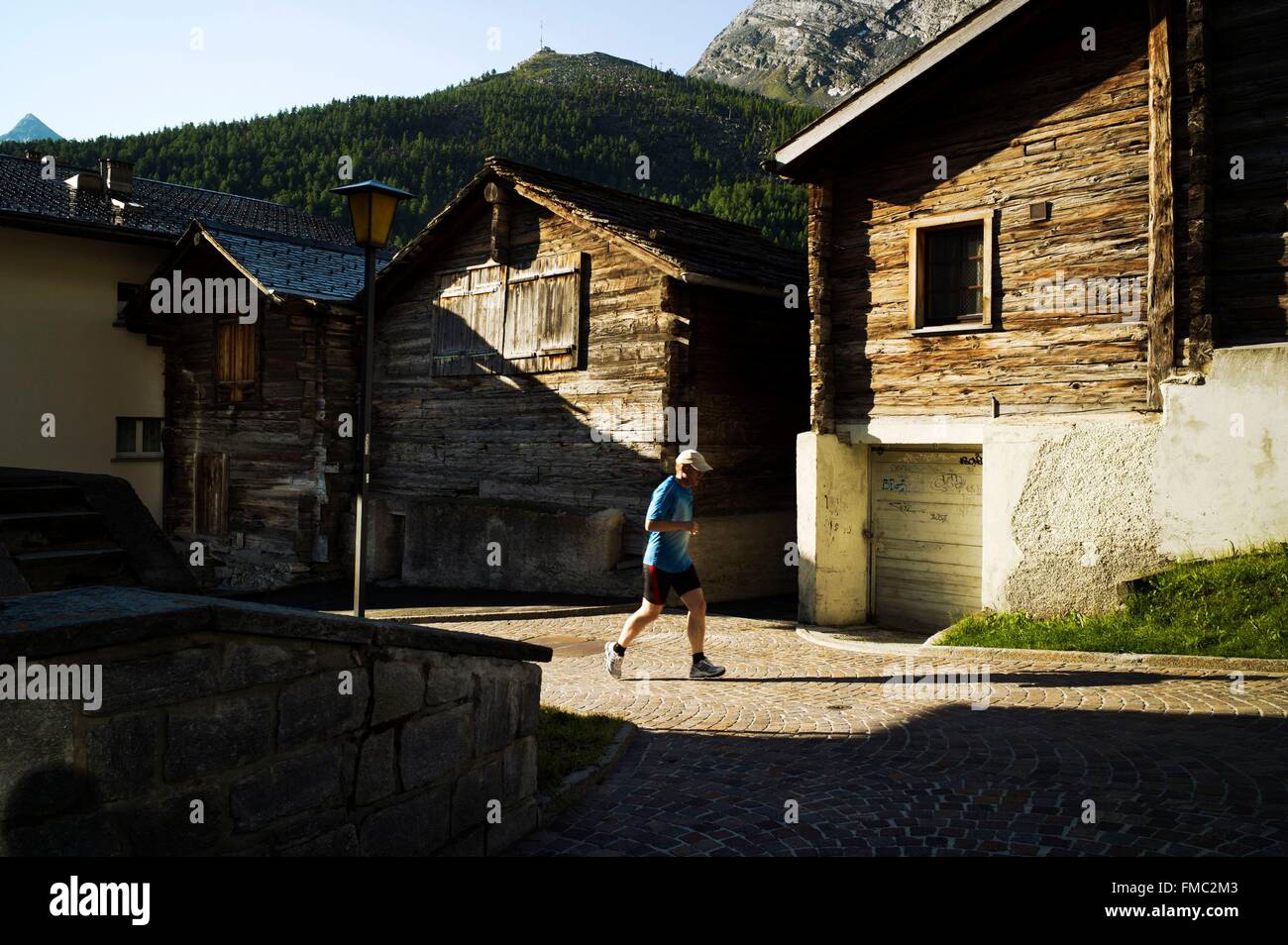 La Svizzera nel canton Vallese, Valle di Saas, Saas Fee, 1800 m, il cuore storico del villaggio Foto Stock