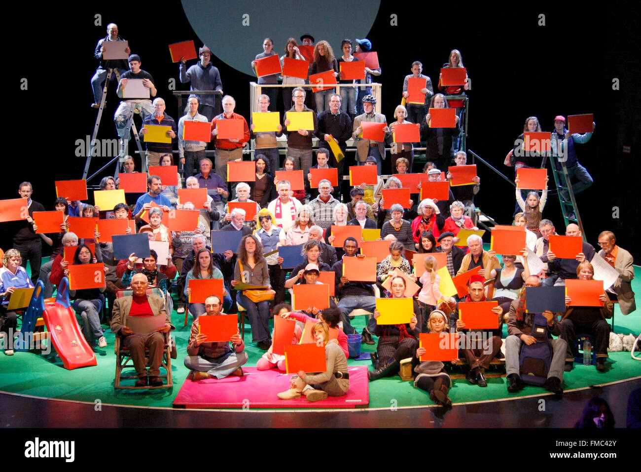 Szenenfoto - Theaterproduktion '100 Prozent Berlino' (Rimini Protokoll), Hebbel am Ufer HAU1, Premiere am 1. Februar 2008, Berlino Foto Stock