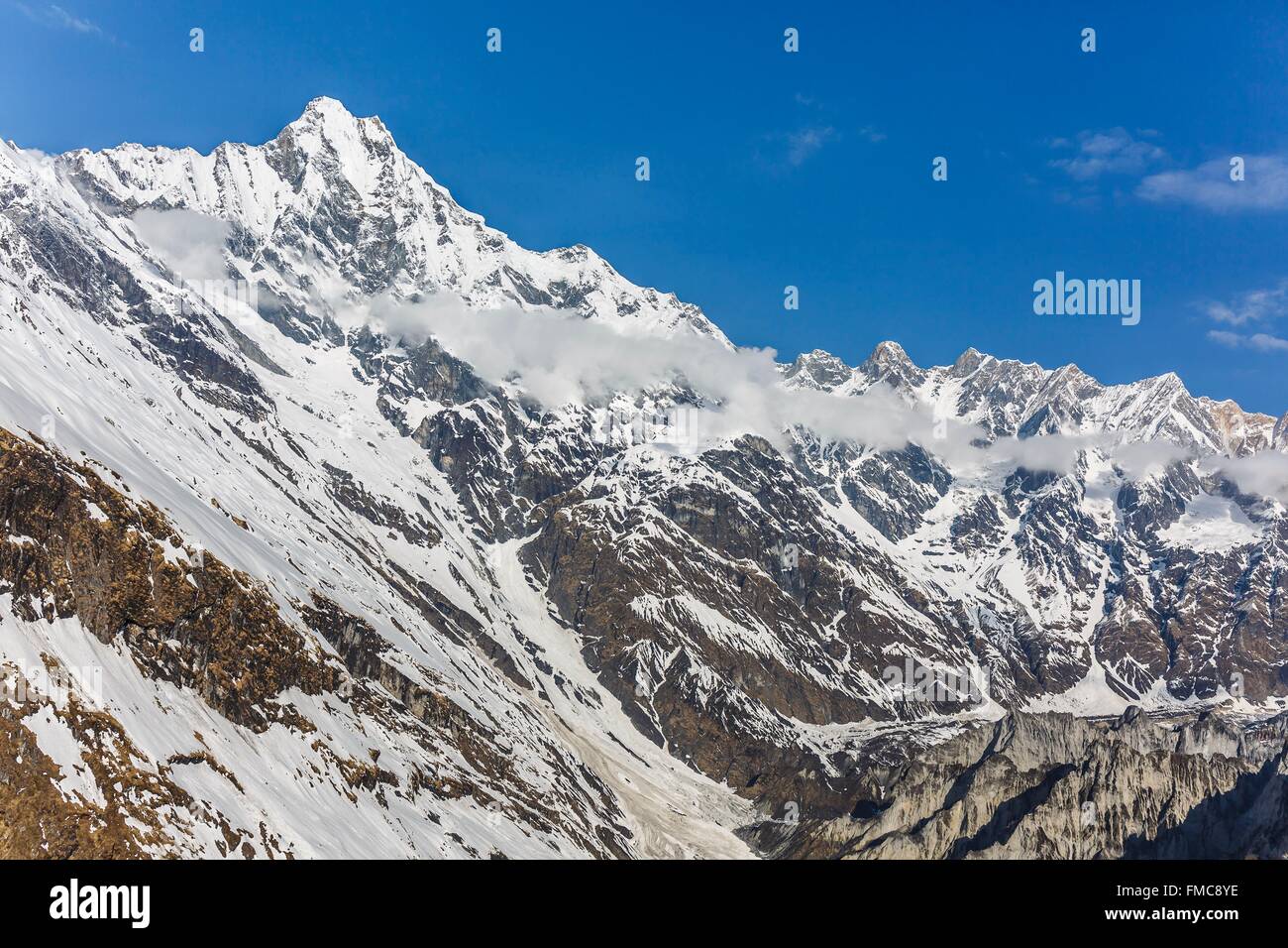 Il Nepal, Gandaki zona, Pokhara, vertice Machhapuchhre (vista aerea) Foto Stock