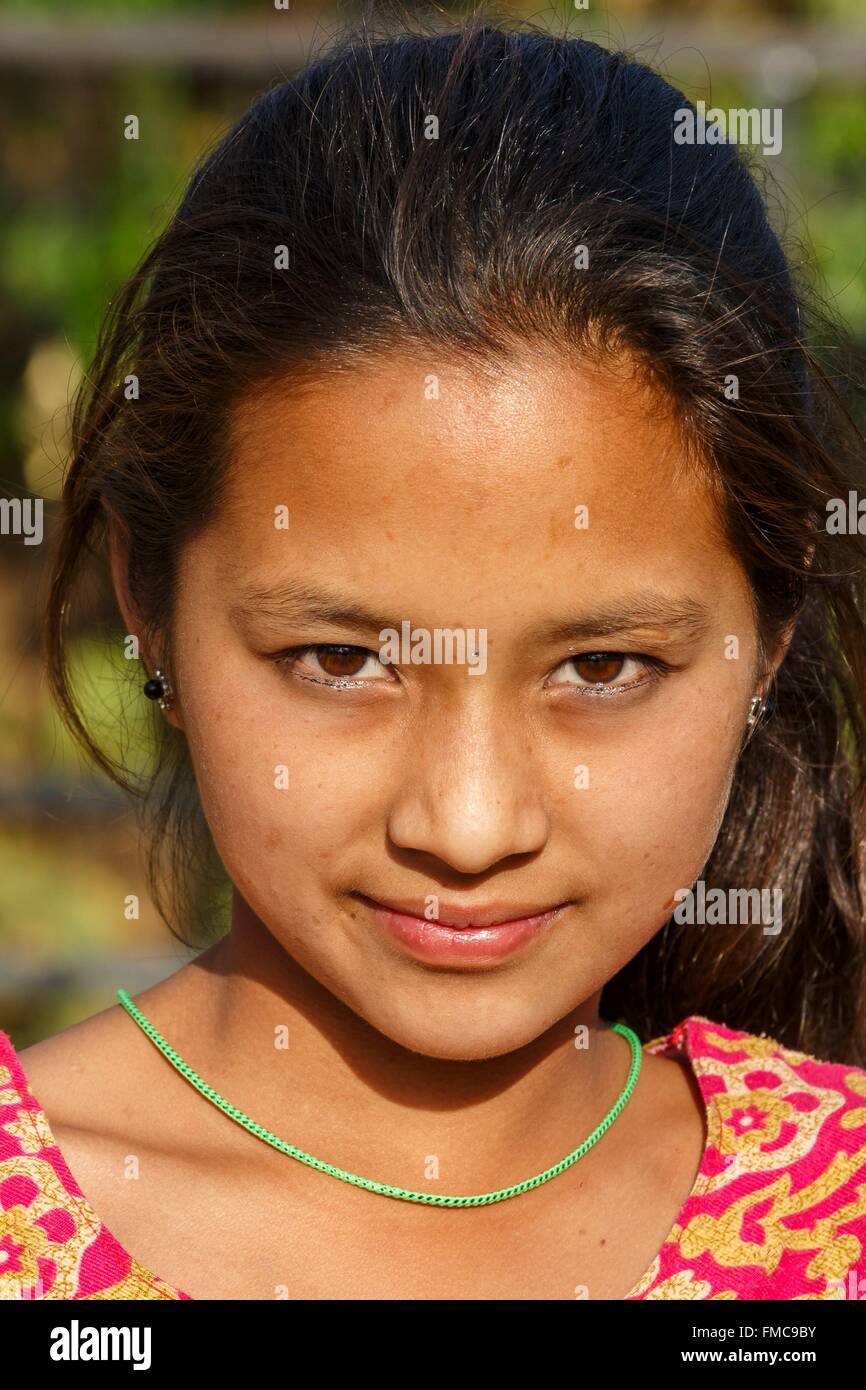 Il Nepal, zona di Bagmati, Nuwakot, ragazza ritratto Foto Stock