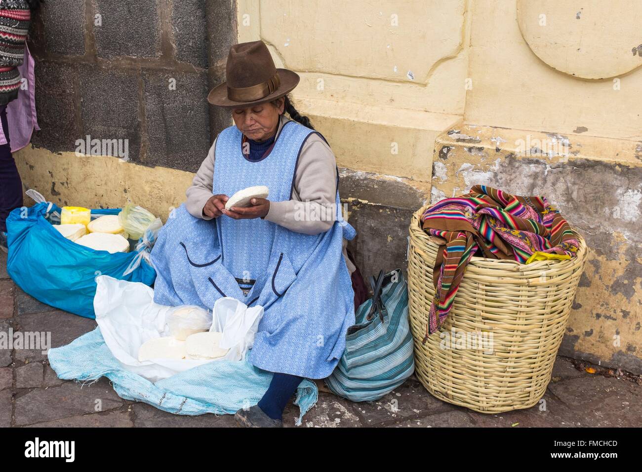 Perù Cusco Provincia, Cusco, classificato come patrimonio mondiale dall UNESCO, street salmeswoman Foto Stock