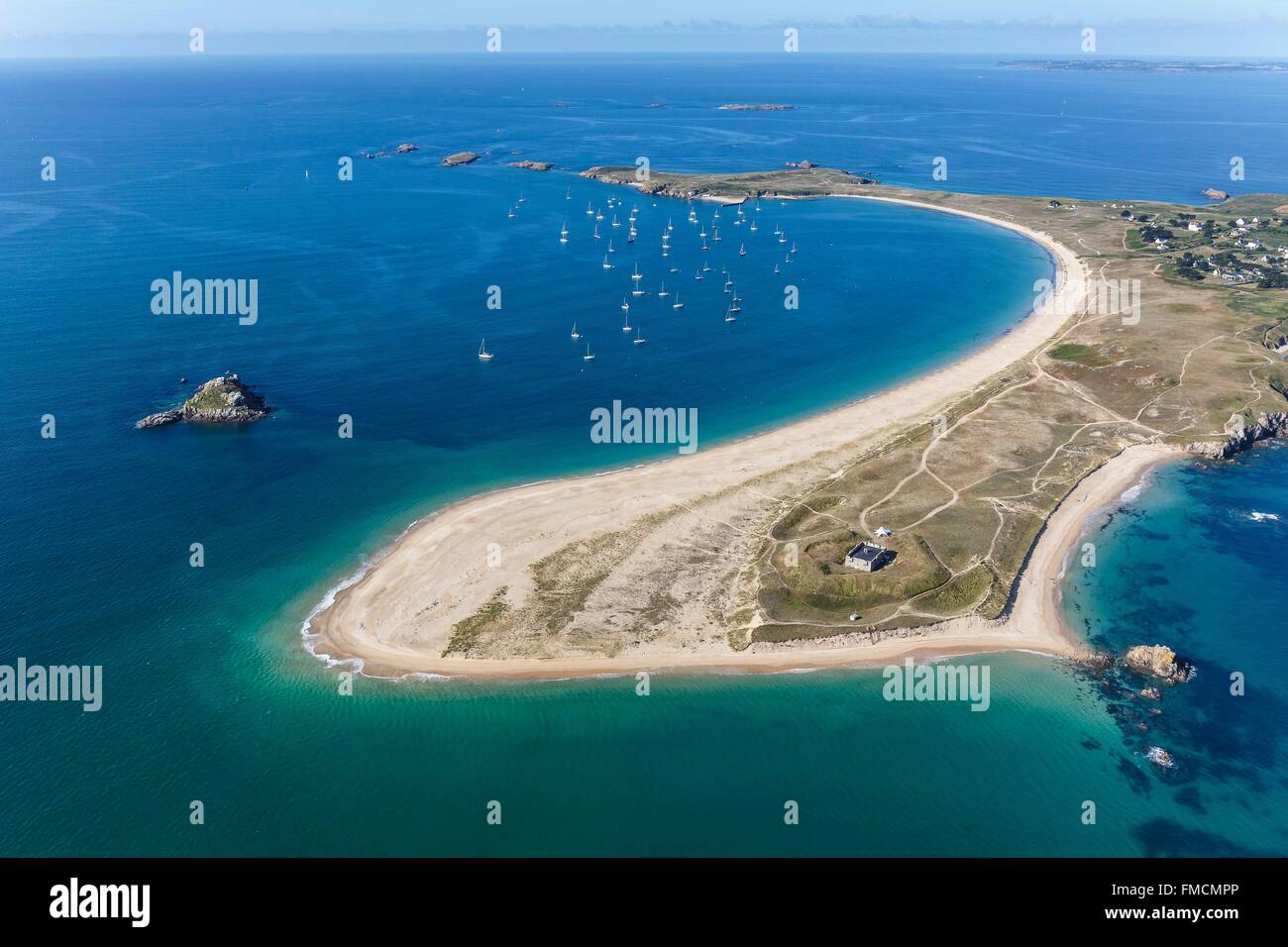 Francia, Morbihan, Ile d'Houat, En Tal, Treac'h er Goured beach, Er Yoc'h (vista aerea) Foto Stock