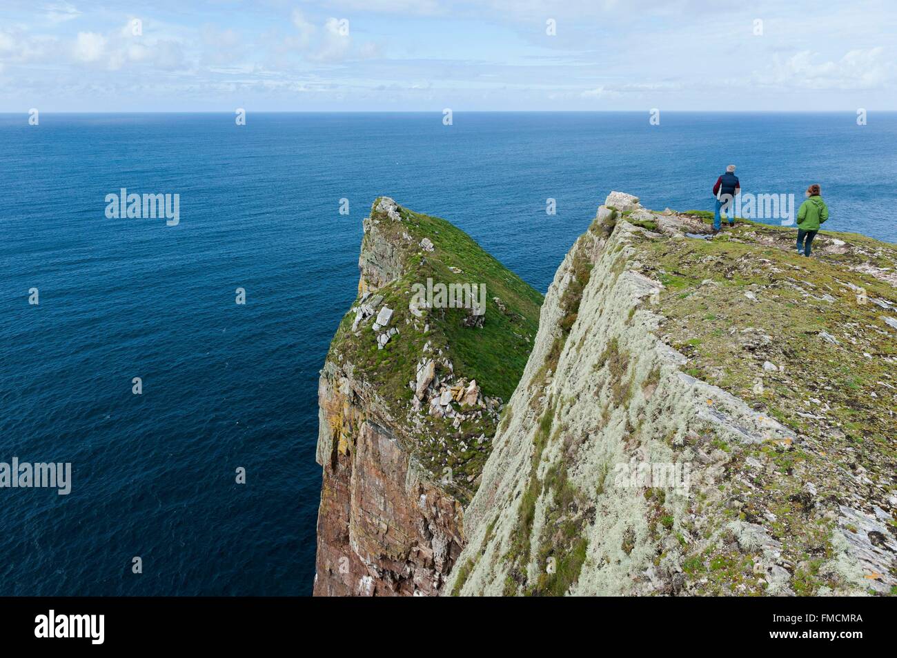 Irlanda, County Donegal, Tory Island, Dun Balair scogliere Foto Stock