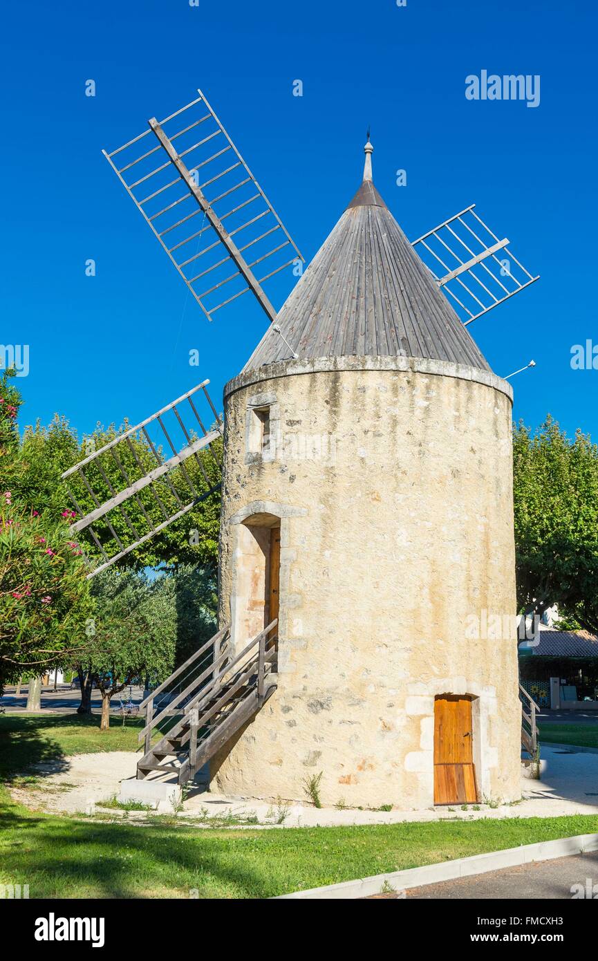Francia, Drome, Pierrelatte, mulino a vento costruito intorno al 1839 Foto Stock