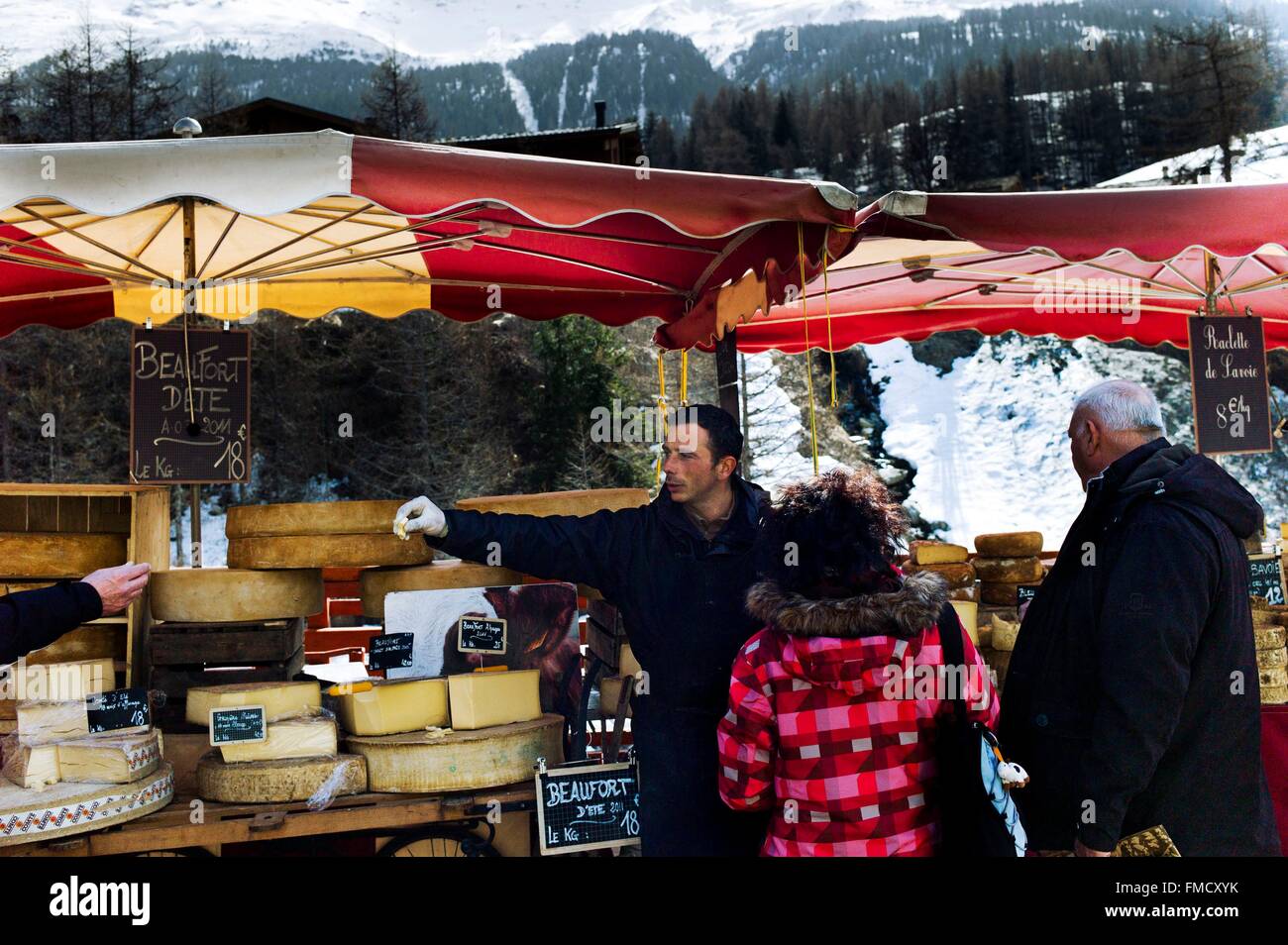 Francia, Savoie Maurienne, Lanslevillard (1439 m), il mercato Foto Stock