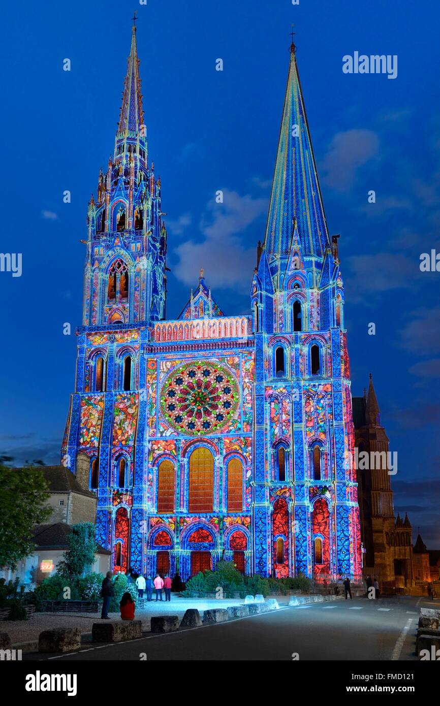 Francia, Eure et Loir, Chartres, la cattedrale sono classificati come patrimonio mondiale dall' UNESCO durante il festival di Chartres di luci Foto Stock