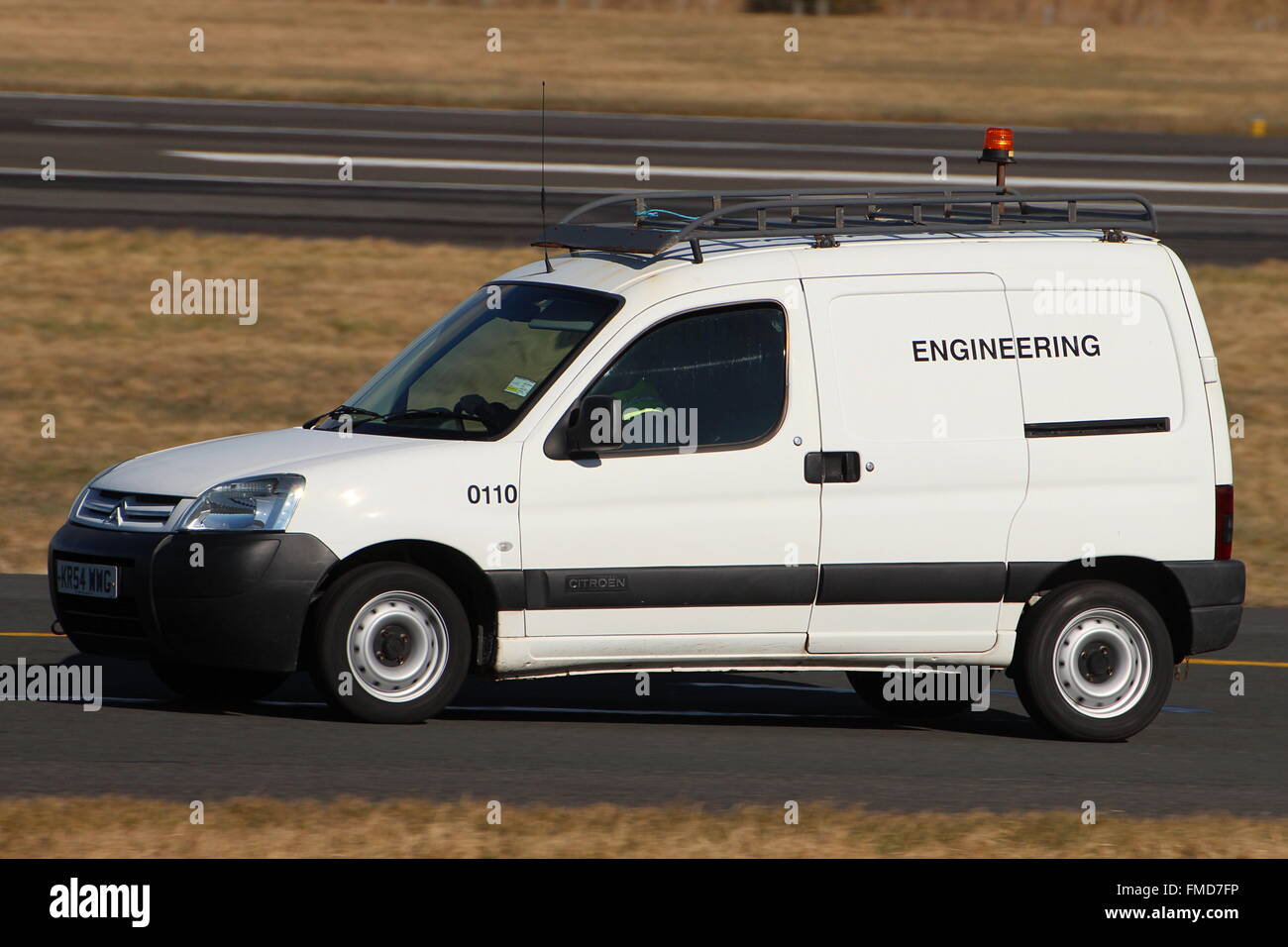 0110, un Citroen Berlingo van di l'Aeroporto di Prestwick Dipartimento di Ingegneria. Foto Stock