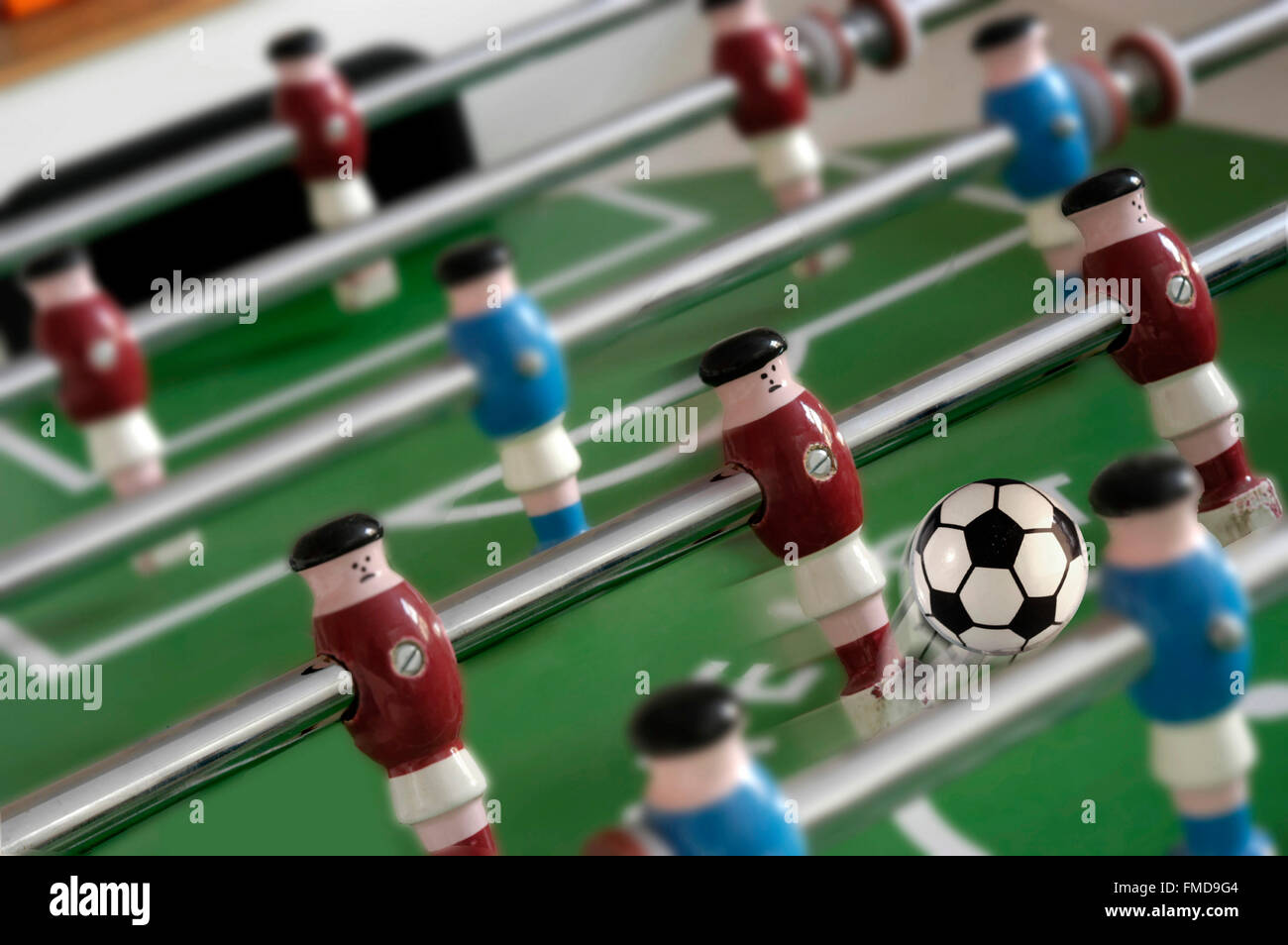 Un tavolo da calcio balilla, un tavolo da calcio balilla, foosball Foto Stock