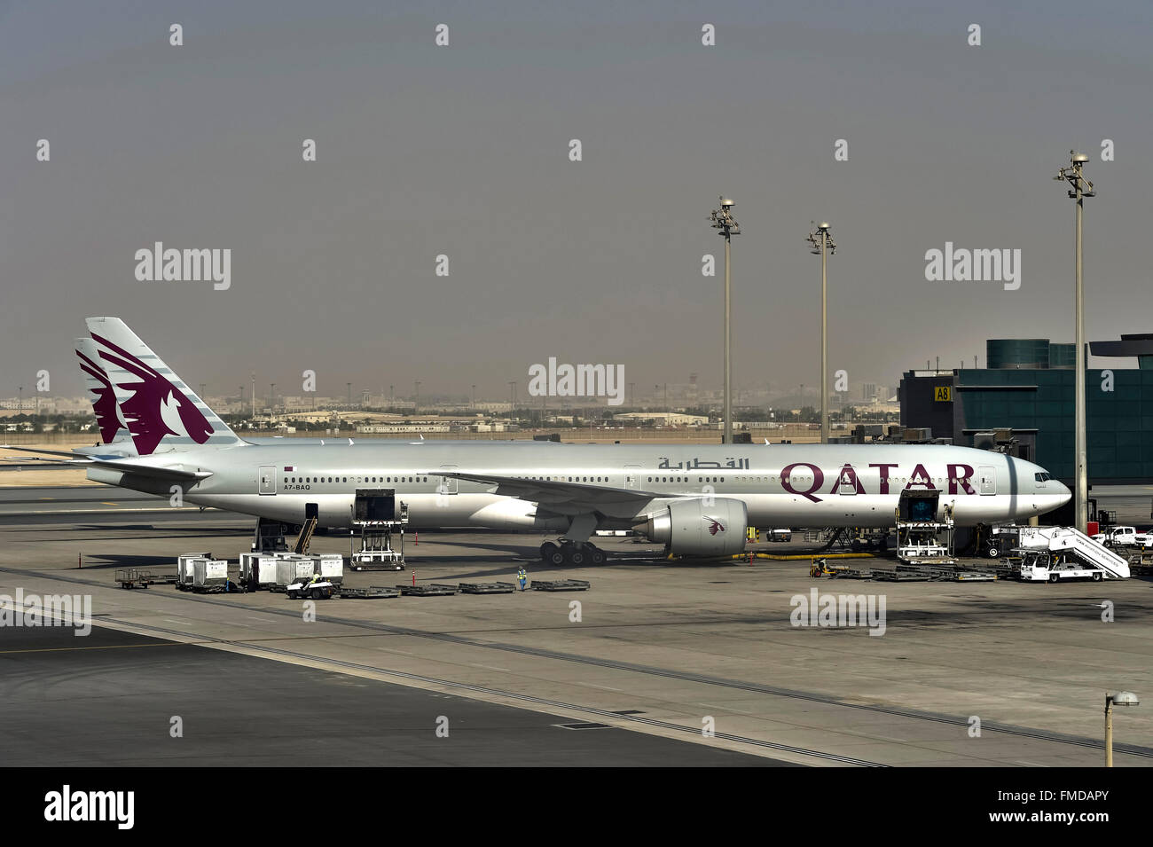 Qatar Airways Boeing 777, Hamad Aeroporto Internazionale di Doha, in Qatar Foto Stock