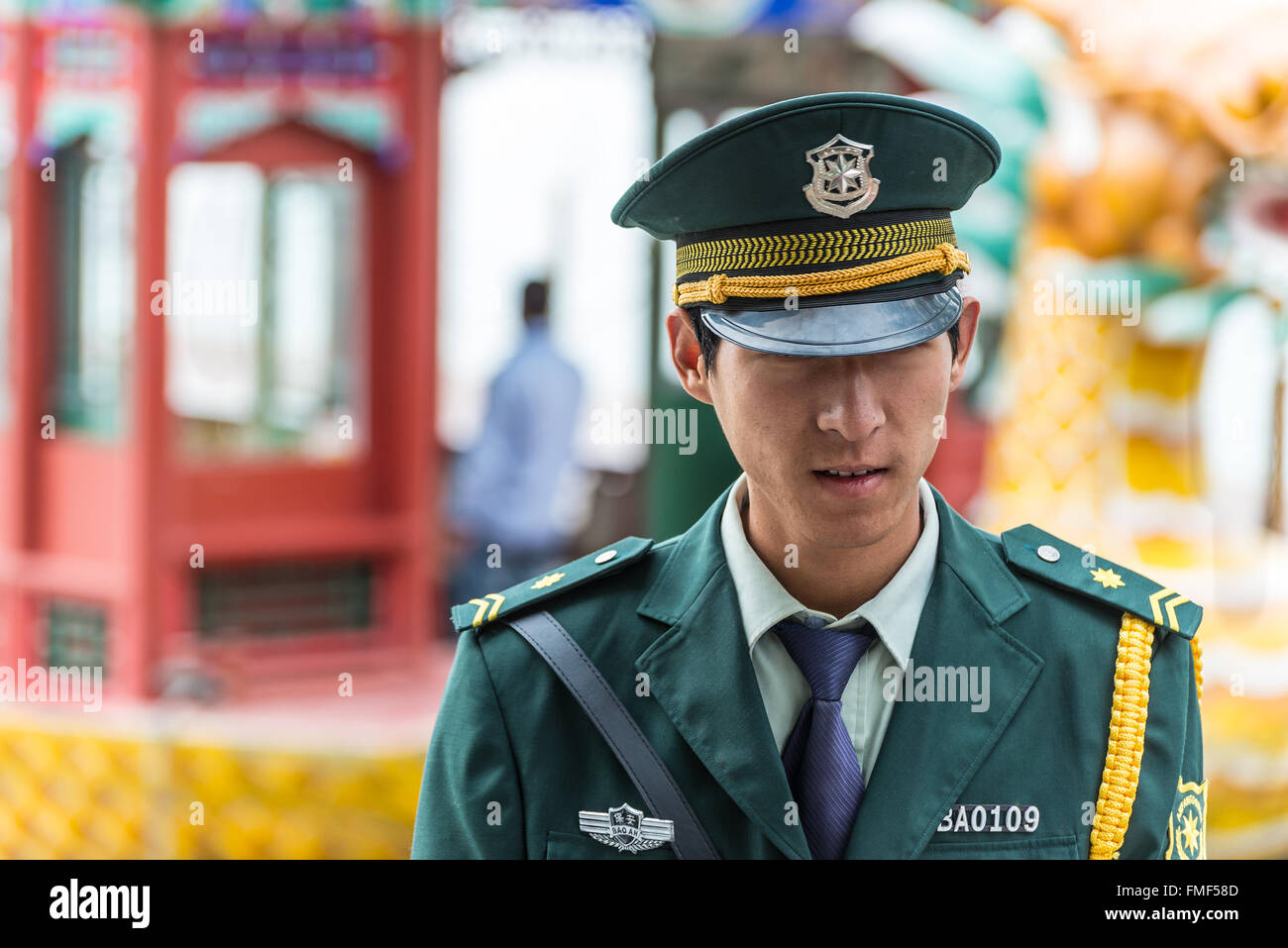 Una guardia cinese, dal Beijing Public Security Bureau (PSB), il pattugliamento della zona del Palazzo Estivo Foto Stock