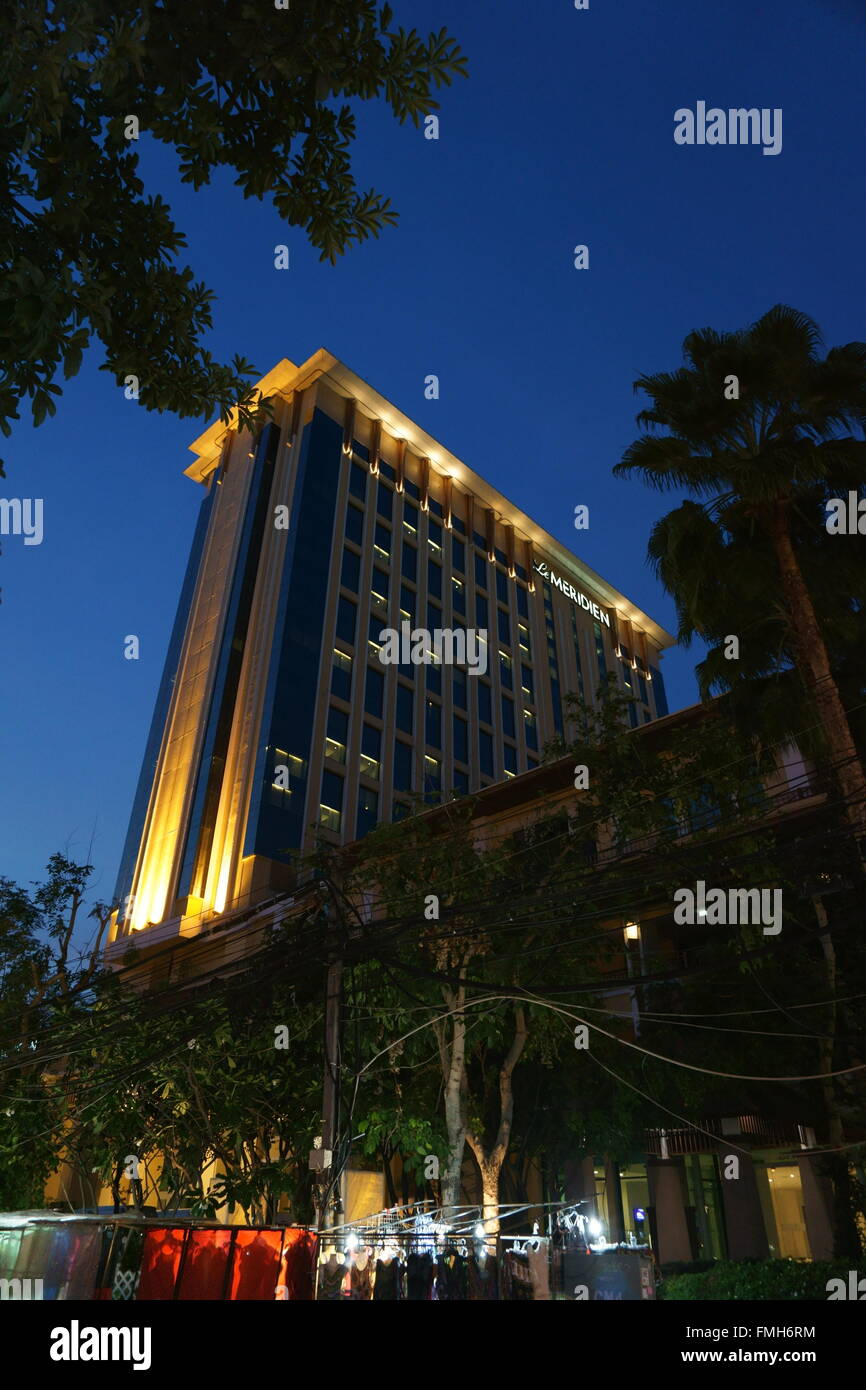 Le Meridien Hotel in Chiang Mai Thailandia, al crepuscolo della sera tempo. Foto Stock