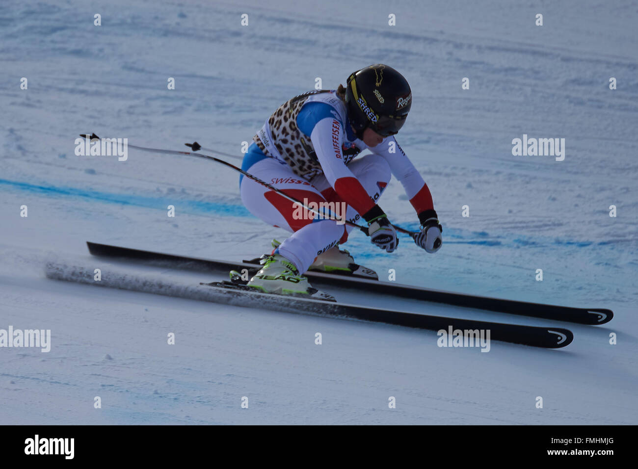 Lenzerheide, Svizzera. Xii marzo, 2016. Lara Gut (SUI) durante la sua esecuzione in Ladies' Super G all'Audi FIS Coppa del Mondo di sci a Lenzerheide. Credito: Rolf Simeone/Alamy Live News. Foto Stock