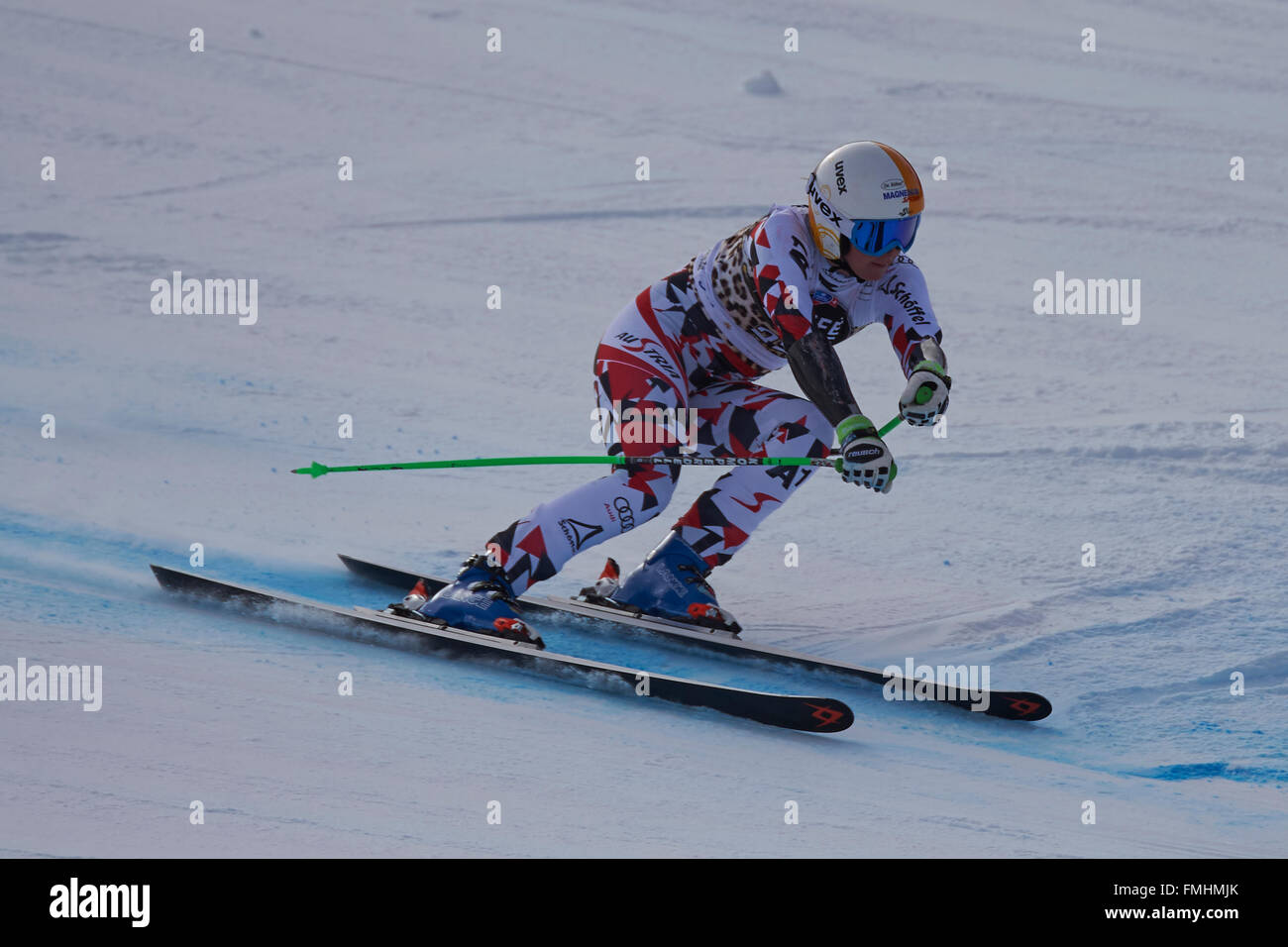 Lenzerheide, Svizzera. Xii marzo, 2016. Vincitore Cornelia Huetter (AUT) durante la sua esecuzione in Ladies' Super G all'Audi FIS Coppa del Mondo di sci a Lenzerheide. Credito: Rolf Simeone/Alamy Live News. Foto Stock