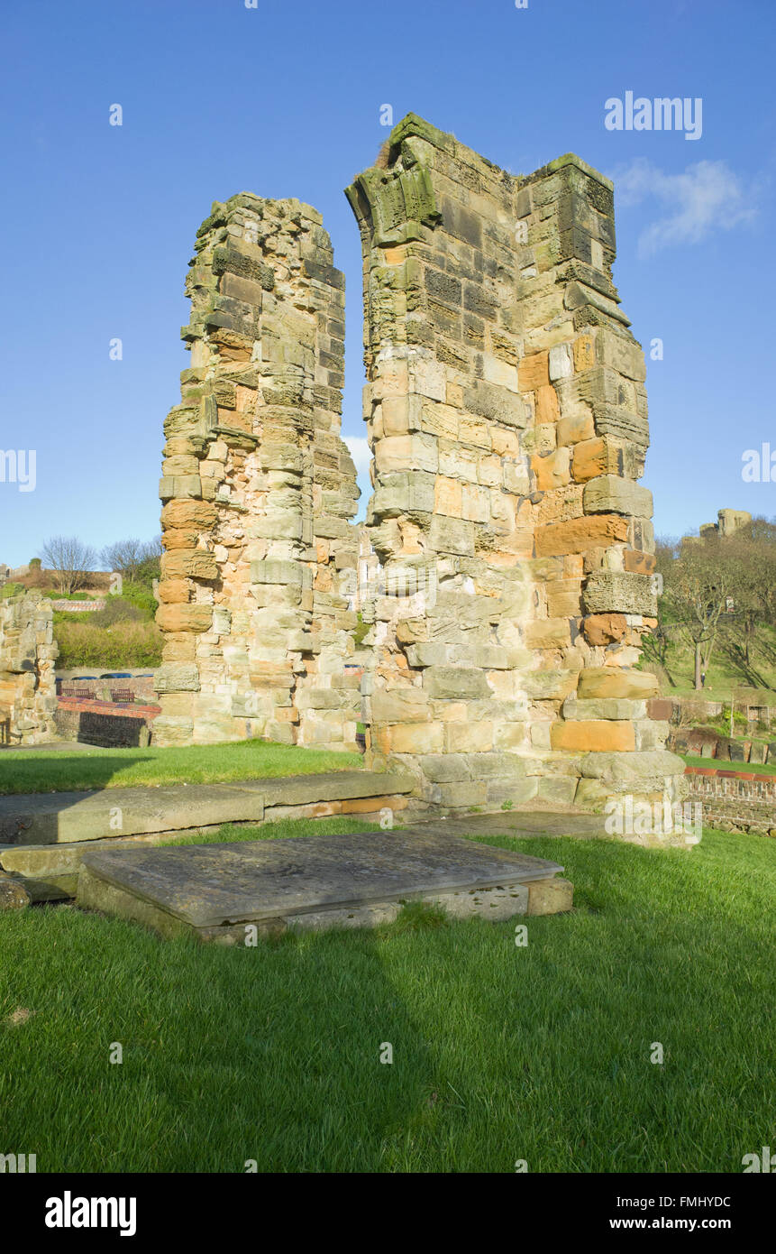 Le antiche rovine nella motivazione della chiesa di Santa Maria in Scarborough Foto Stock