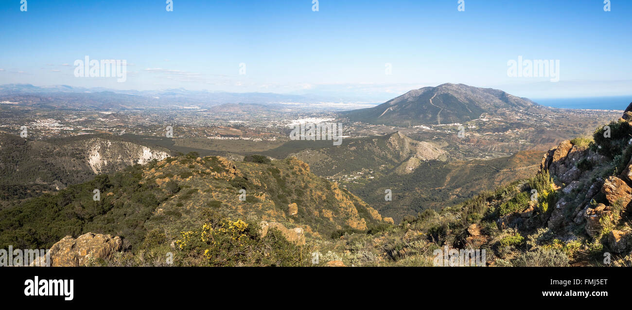 Scenic paesaggio mediterraneo della Sierra de Mijas campagna, Malaga, Andalusia, Spagna. Foto Stock