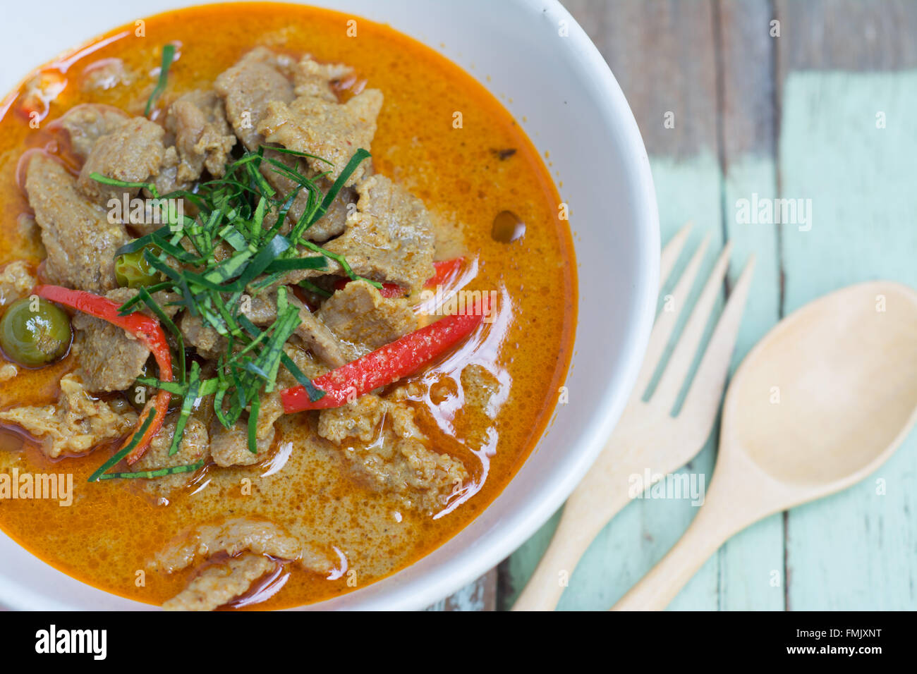 Red gustosa pasta di curry con carne di maiale e il latte di cocco (Pa nang) Foto Stock