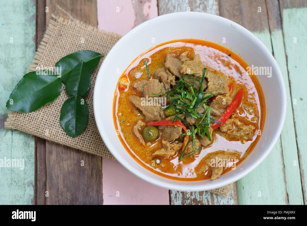Red gustosa pasta di curry con carne di maiale e il latte di cocco (Pa nang) Foto Stock