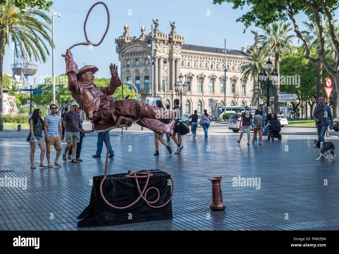 Statua vivente prestazioni su La Rambla street a Barcellona, Spagna Foto Stock