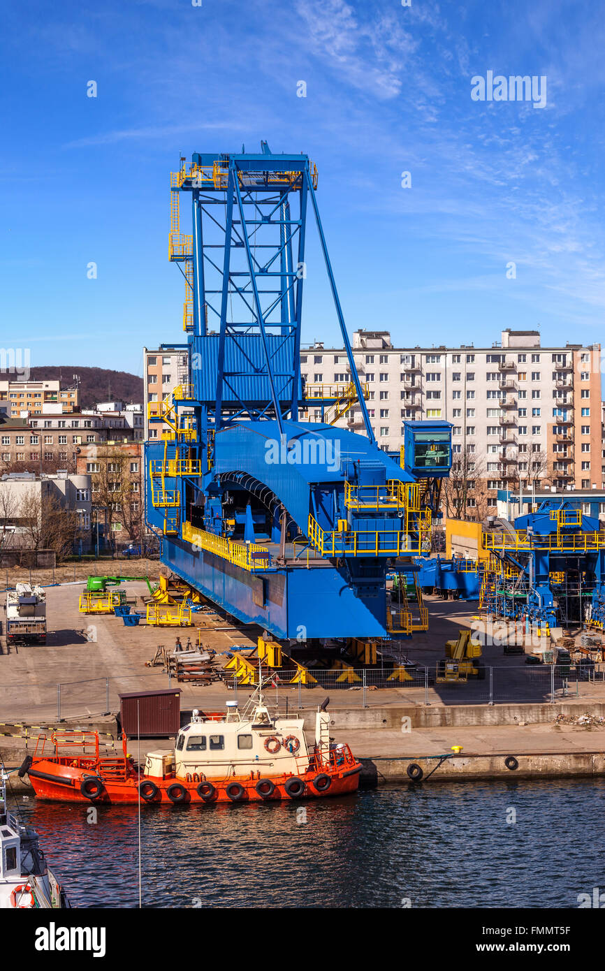 Grande gru del gantry nel porto di Gdynia, Polonia. Foto Stock